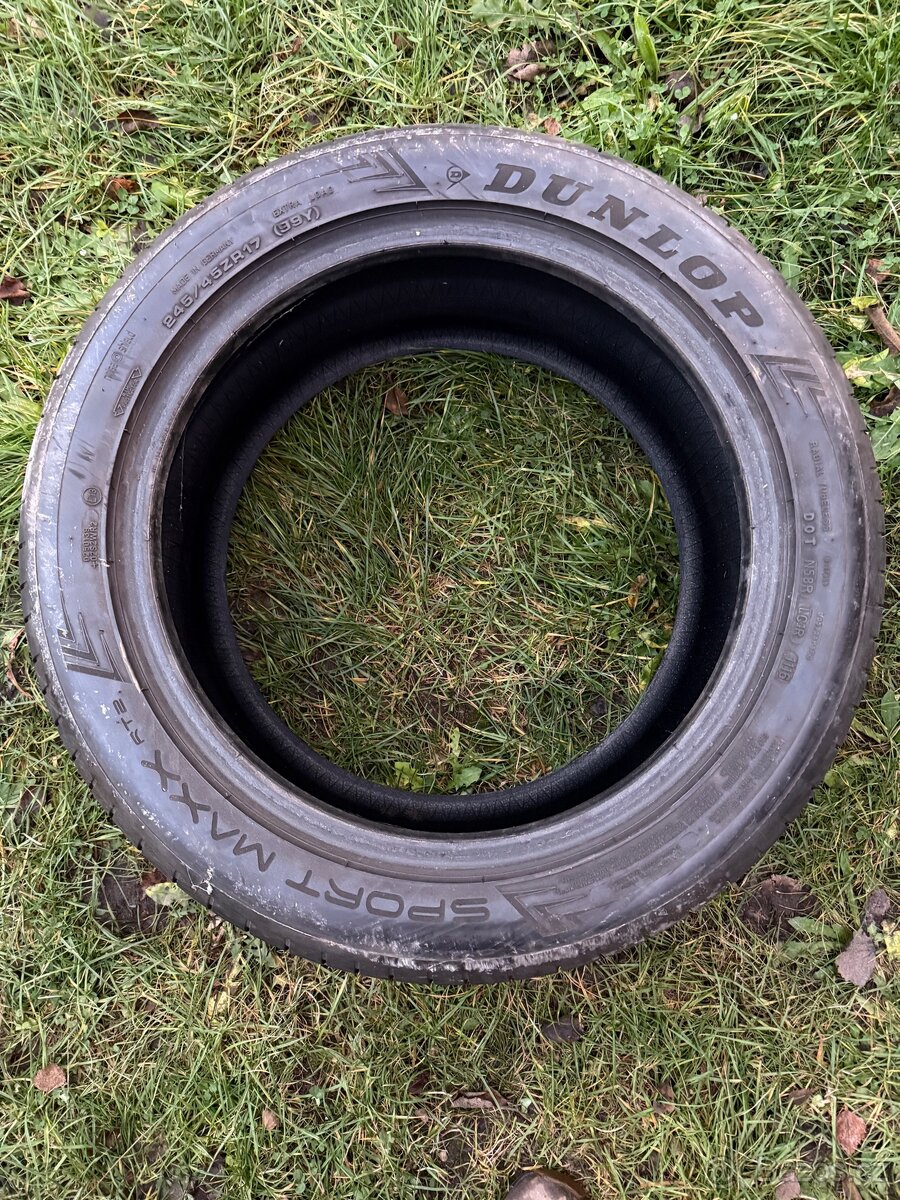 Prodam dve letni pneumatiky Dunlop 245/45 zr17
