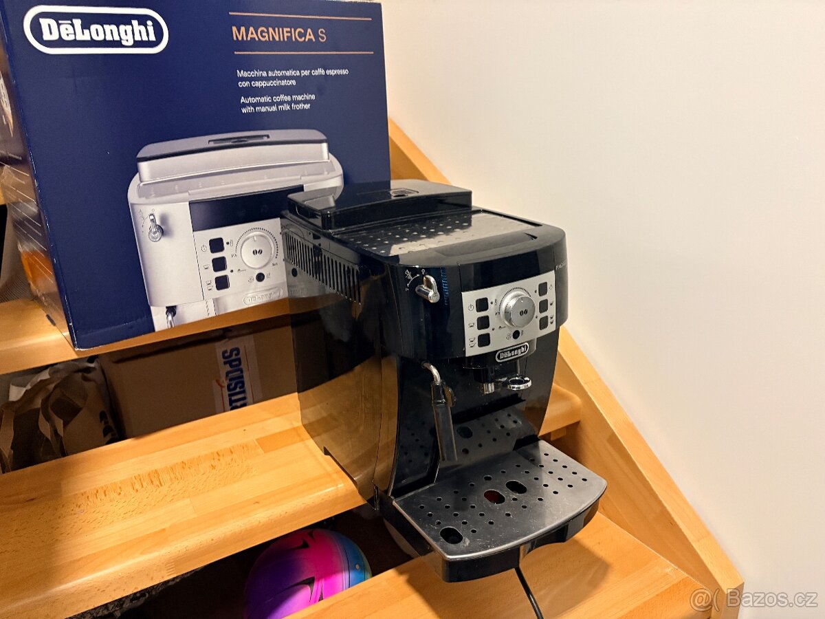 Kávovar DeLonghi Magnifica S 20.110 B