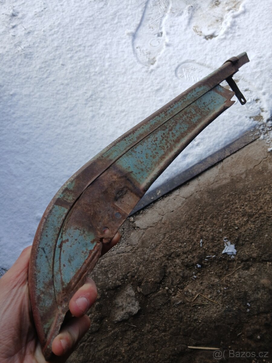 Jawa 555 kryt řetězu