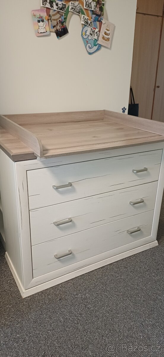 Přebalovací nástavec na komodu