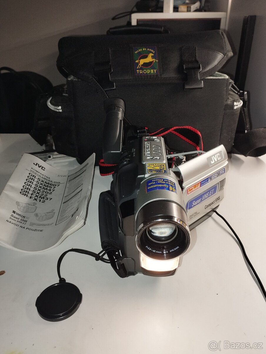 Stará videokamera JVC GR-SX22