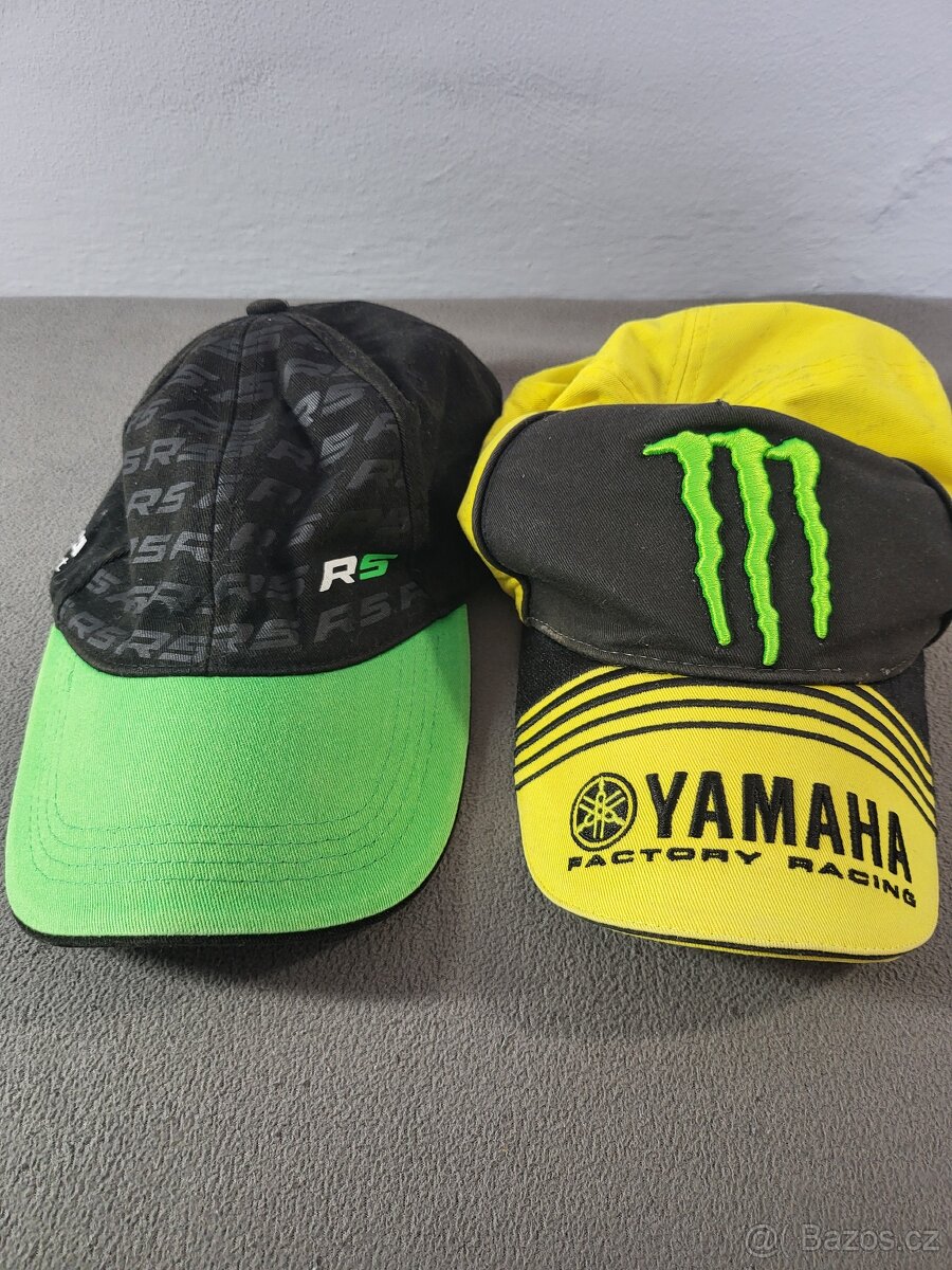 Závodní kšiltovky pro motorsportové fanoušky