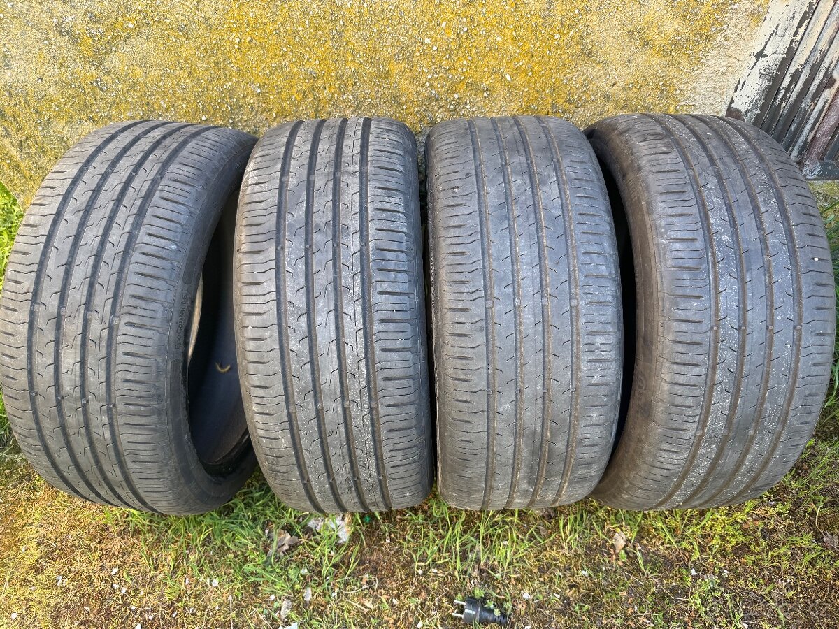 225/40R18