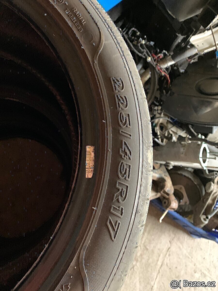 2 x zánovní letní pneu 225/45 R17
