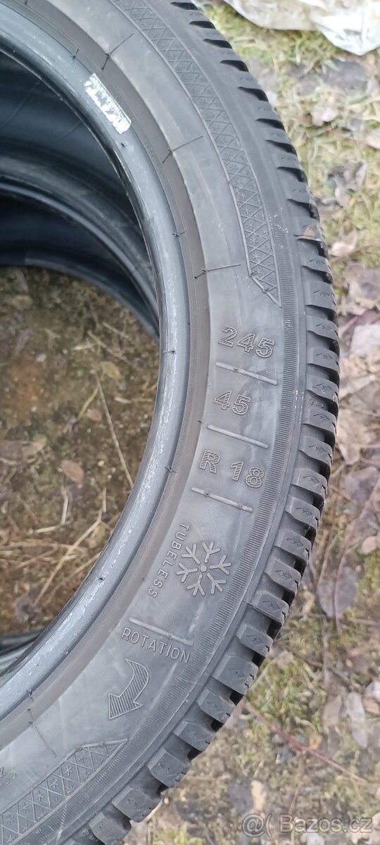 245 45 R18 zimní