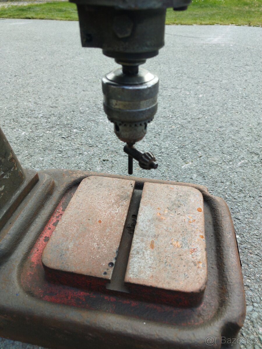 Stolní elektrická vrtačka Jihokov V 13