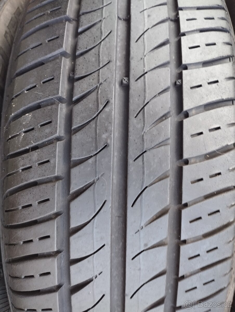 Pneu 195/65/15.Semperit