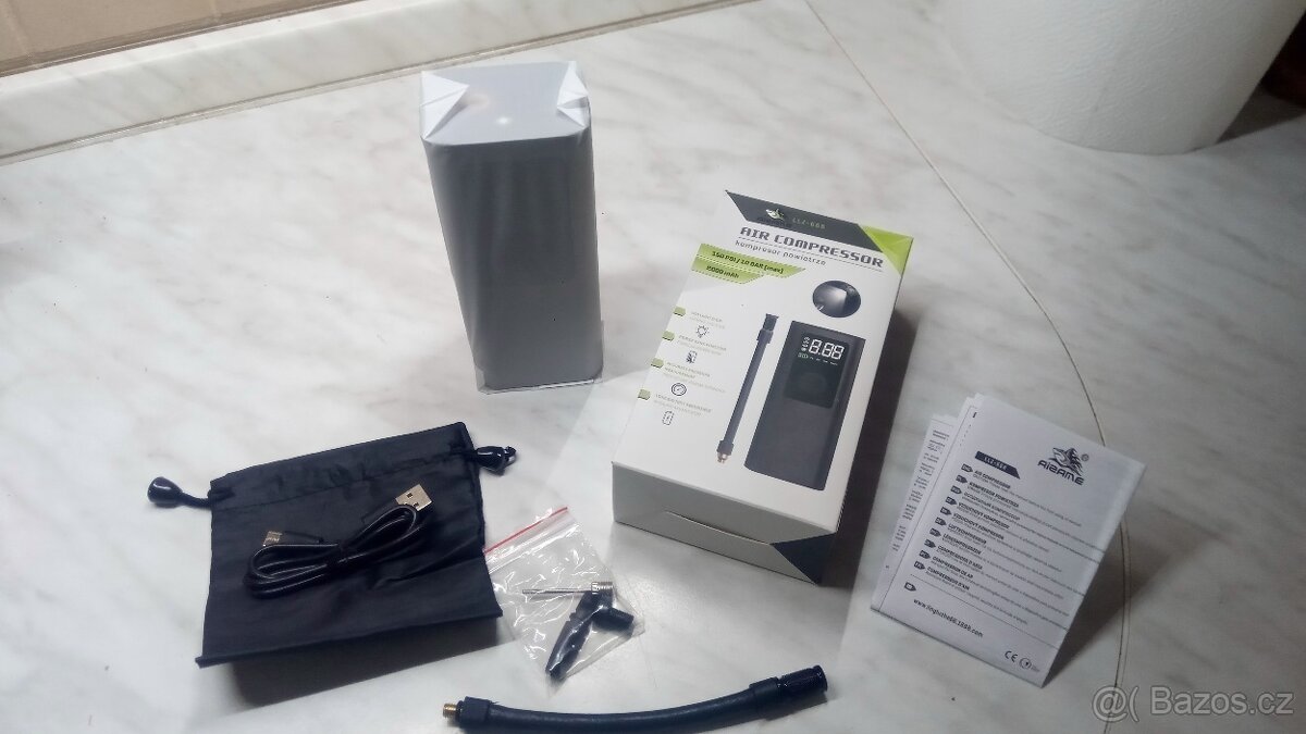 Bateriový kompresor s LED světlem a powerbankou