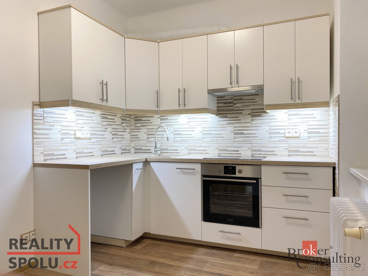 Pronájem, byty/1+1, 40 m2, Zámecký okruh 994/11, Předměstí,