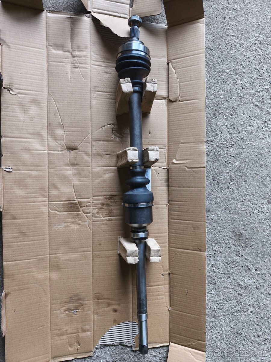 Poloosa Pravá Peugeot 307