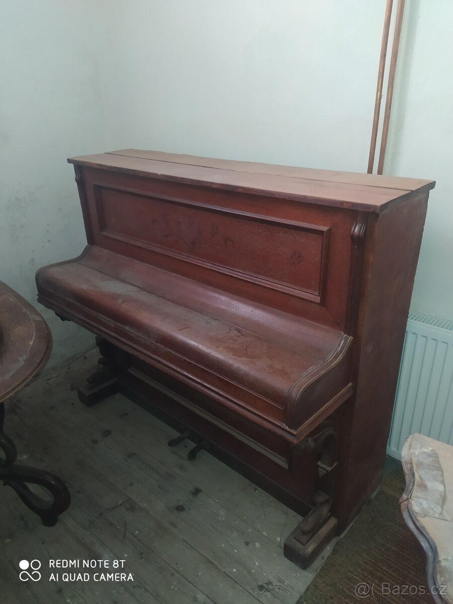 Pianino Petrof