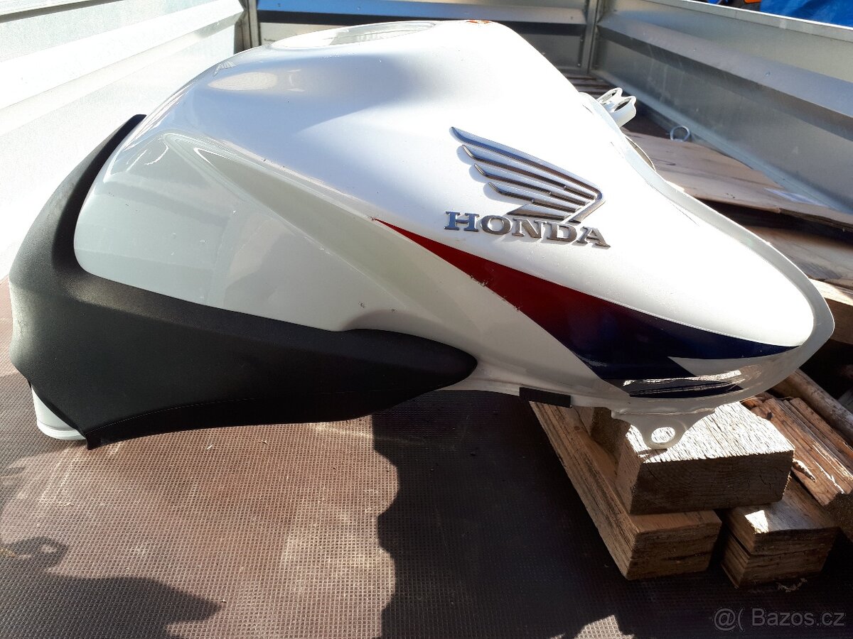 Nádrž honda cb1000r