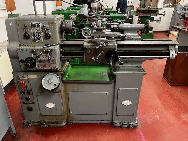 Hrotový soustruh SV18R/1250
