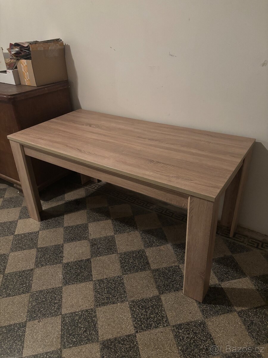 Prodám jídelní stůl + 3 židle