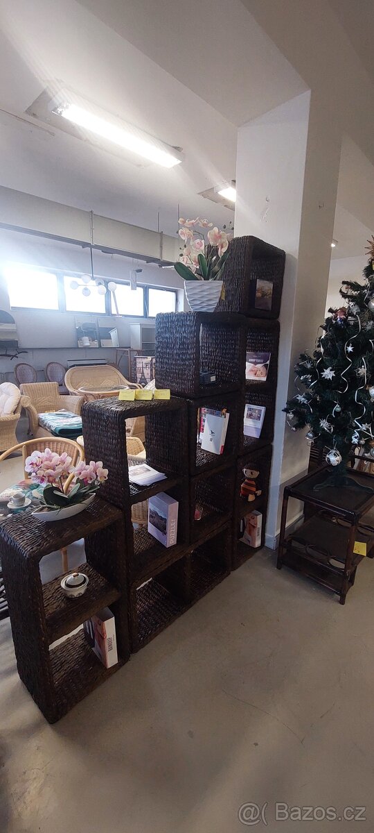 Stolek, komudka, noční stolek, dekorace