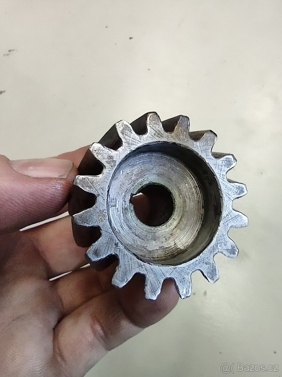 KMZ K750 - ozubene kolo dynama