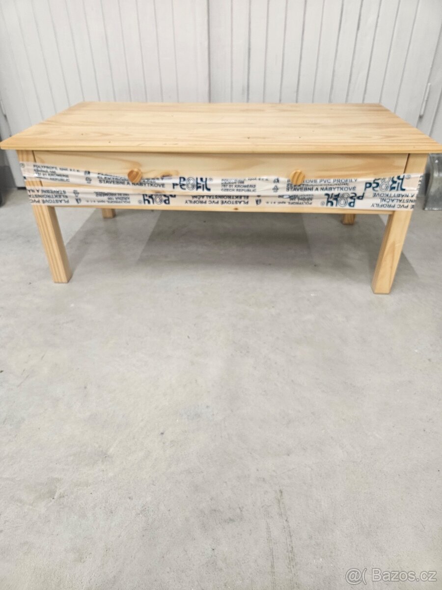 Nízký stůl z masivu