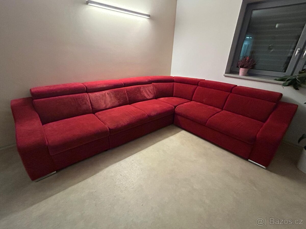 Velká rohová rozkládací sedačka pro 5 lidí + úložný prostor