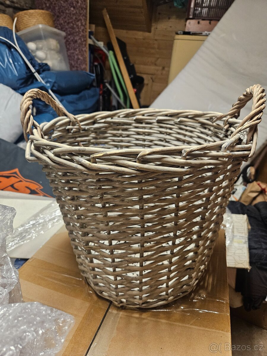 Proutěný koš
