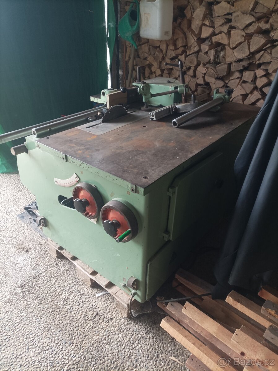 Prodám stroje na dřevoobráběni