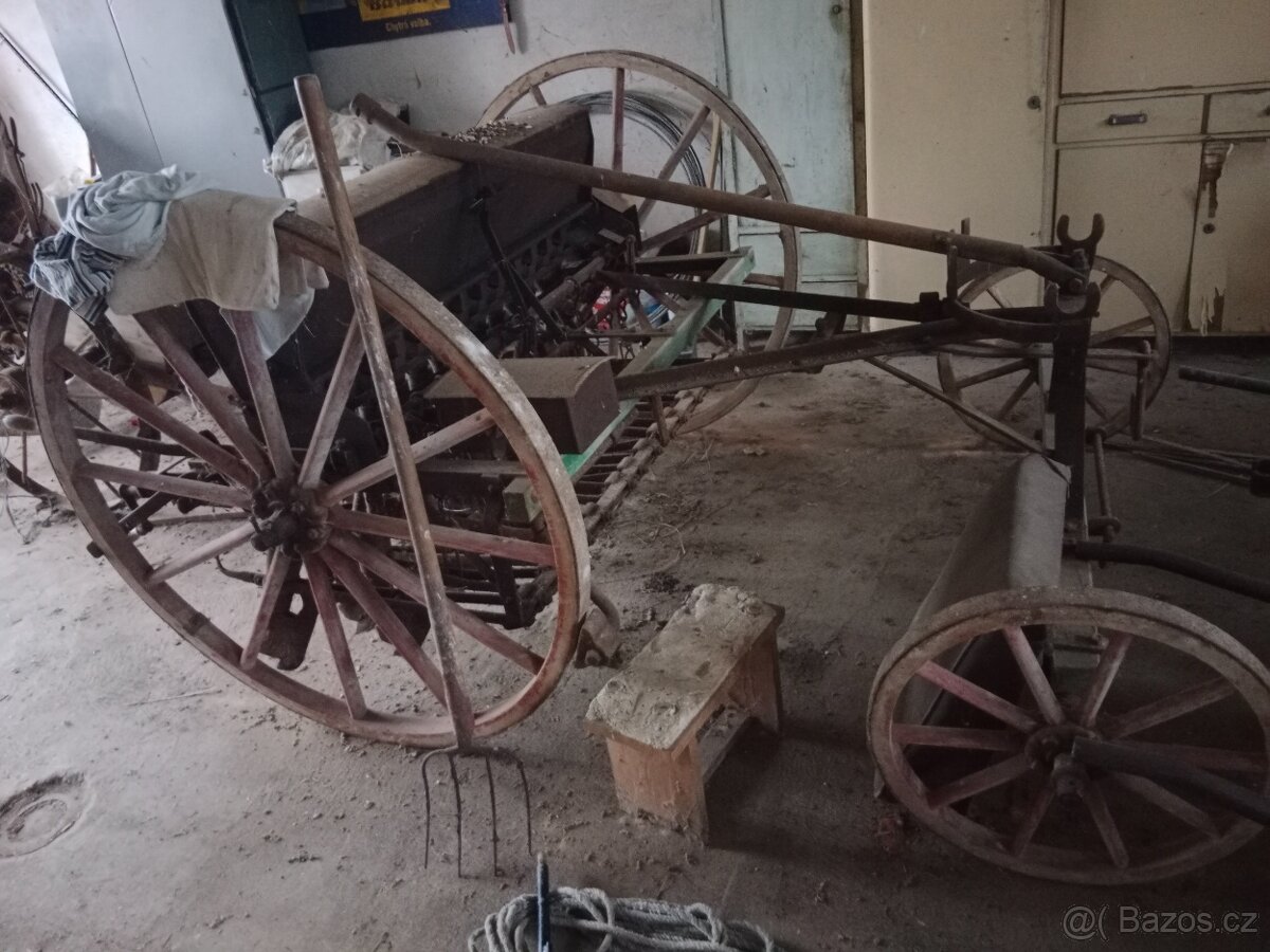 Secí mašina za koně či malý traktor