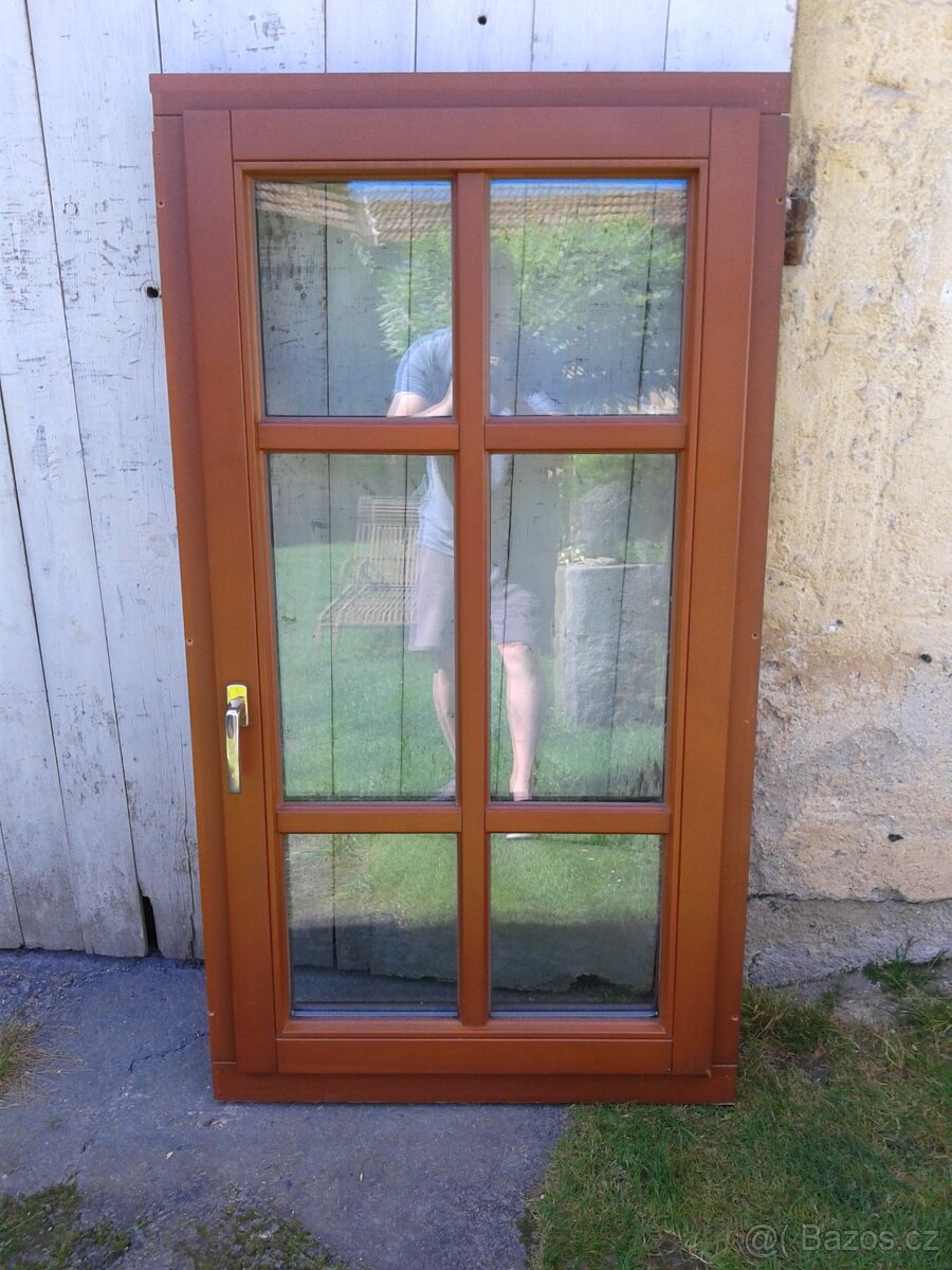 Dřevěné modřínové okno 80 x 145 cm