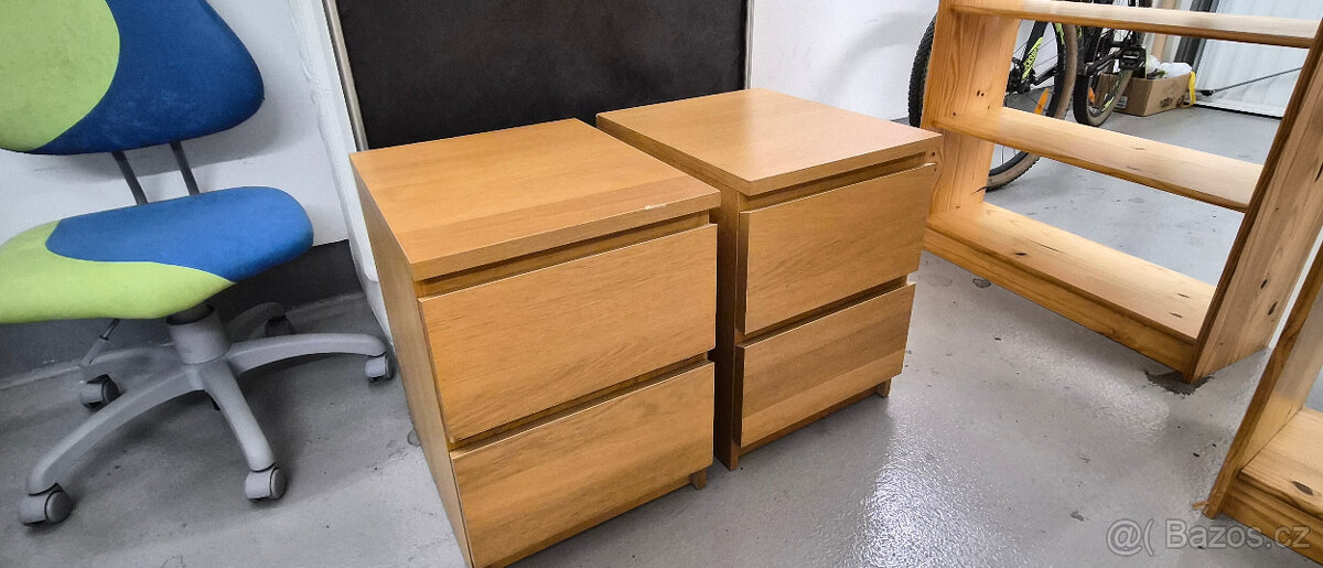 Noční stolek Malm Ikea