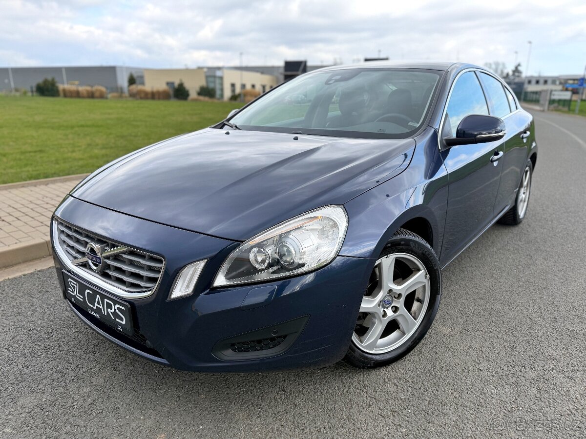 VOLVO S60 1.6 D2 MOMENTUM //2012 1.MAJITEL NAVI XENON SERVIS