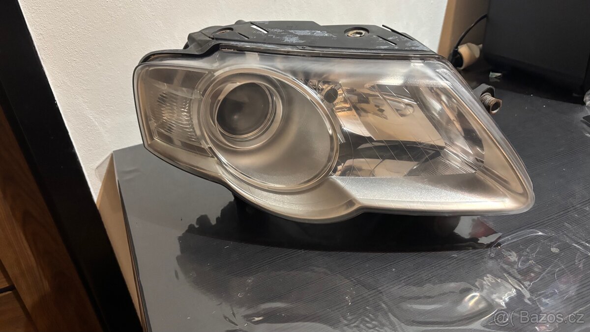 Pravé světlo VW Passat B6