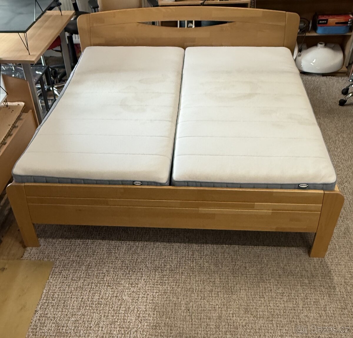 Dvoulůžko s čelem