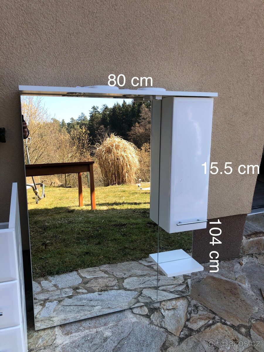 Zrcadlo a skříňka pod umyvadlo