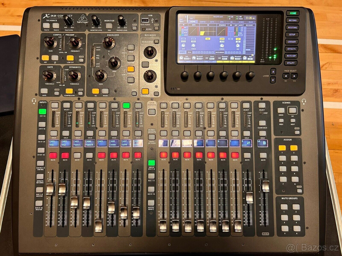 Digitální mixér Behringer X32 KOMPAKT + letový kufr