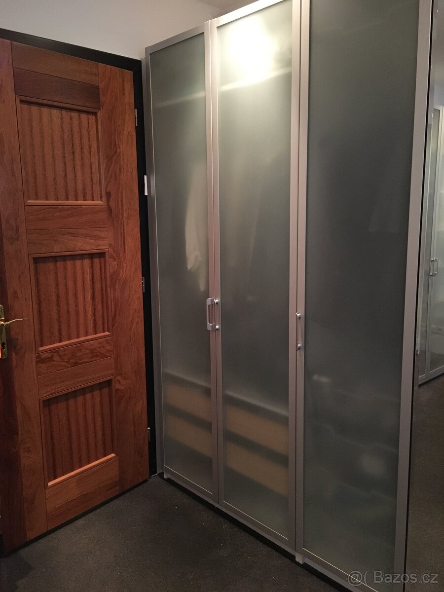 Skříně PAX IKEA sklo