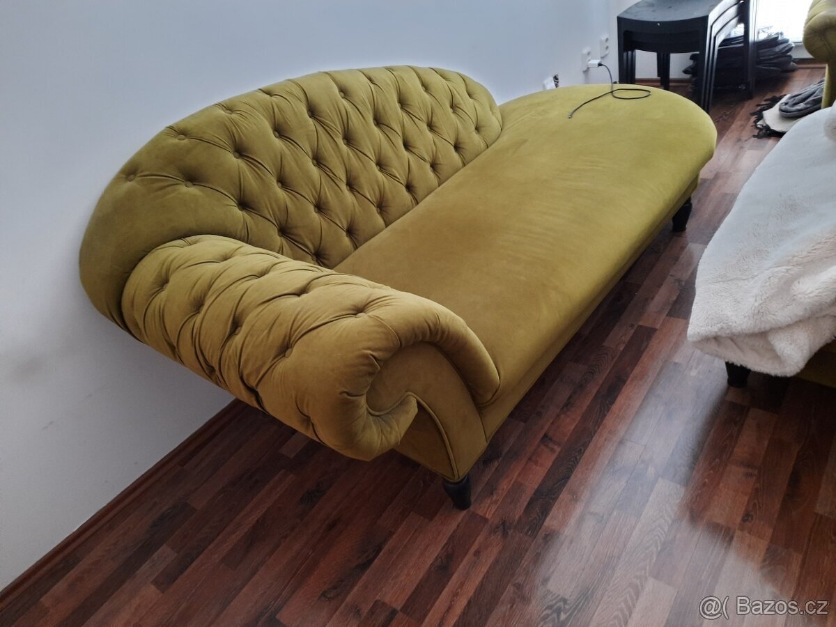 Sedačka s podnožkou