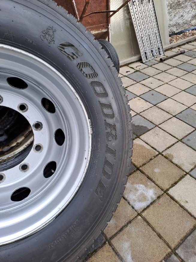 prodám záběrové pneu 315/70 R 22,5