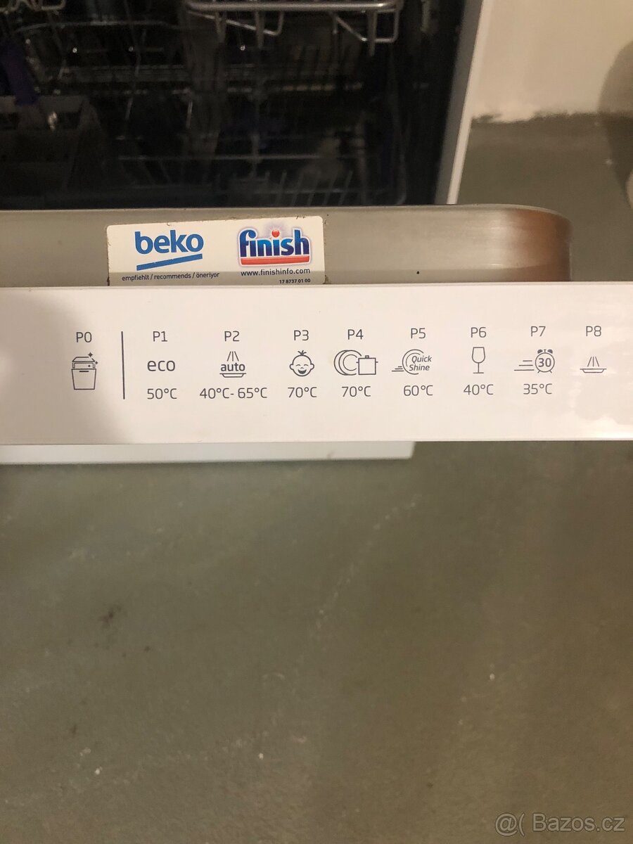 Myčka nádobí Beko na 12 sad volně stojící