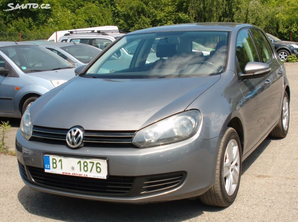Volkswagen Golf 1,6Mpi aut.klima,parksenzory,po dovozovéSTK