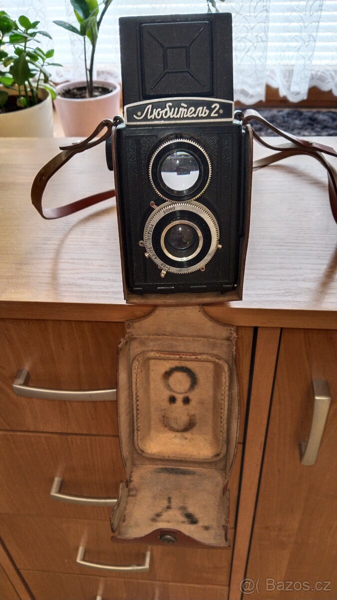 Staré fotoaparáty hlubiťák 2 a Flexaret