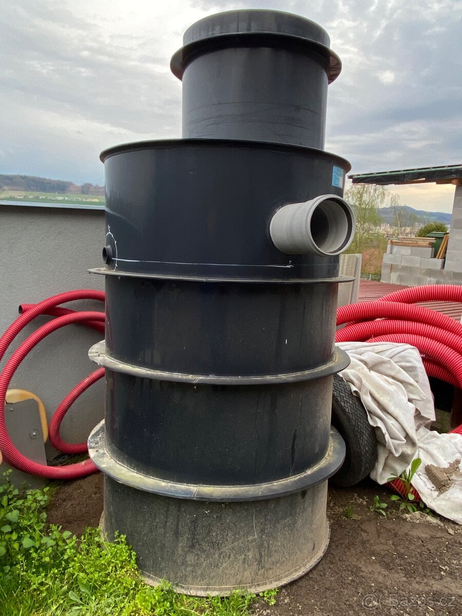 Nádrž na tlakovou kanalizaci