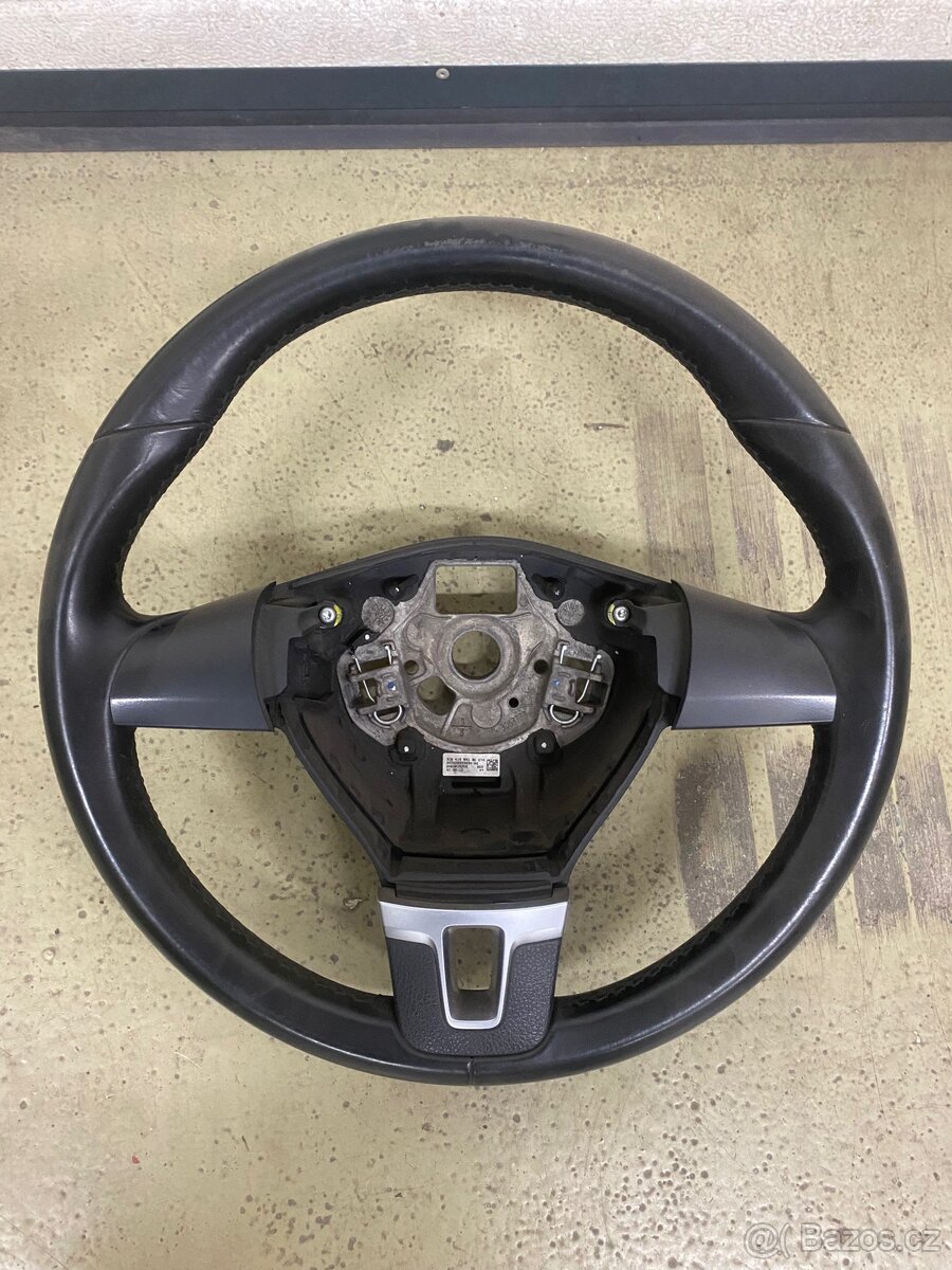 Třiramenný sportovní Volant VW AG