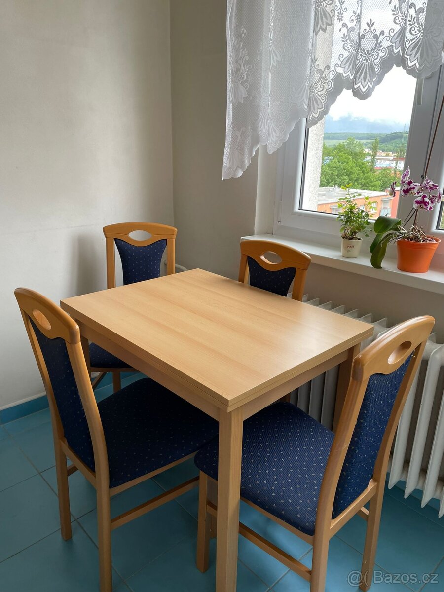 REZERVACE Jídelní stůl a 6x židle