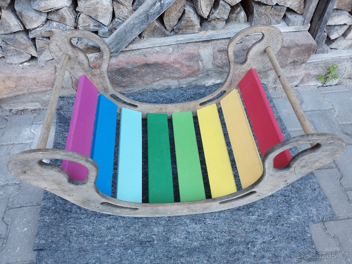 P: Montessori houpačka pro děti