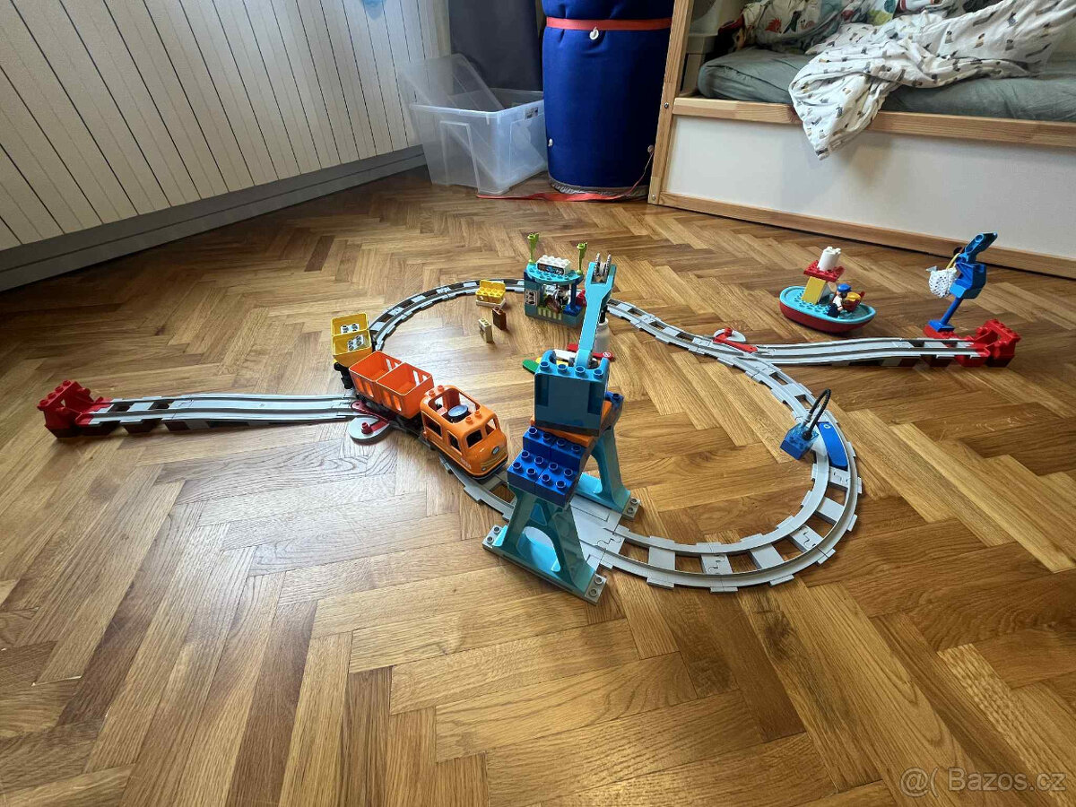 Lego Duplo Nákladní vlak + koleje, viadukt, závory