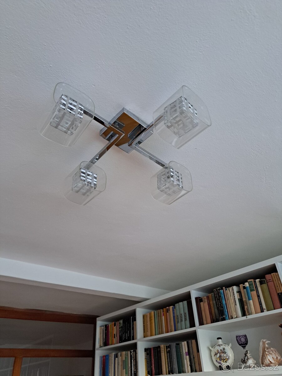 prodám 2 stejné krásné lustry