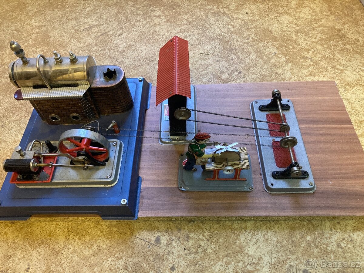 Model parního stroje s příslušenstvím