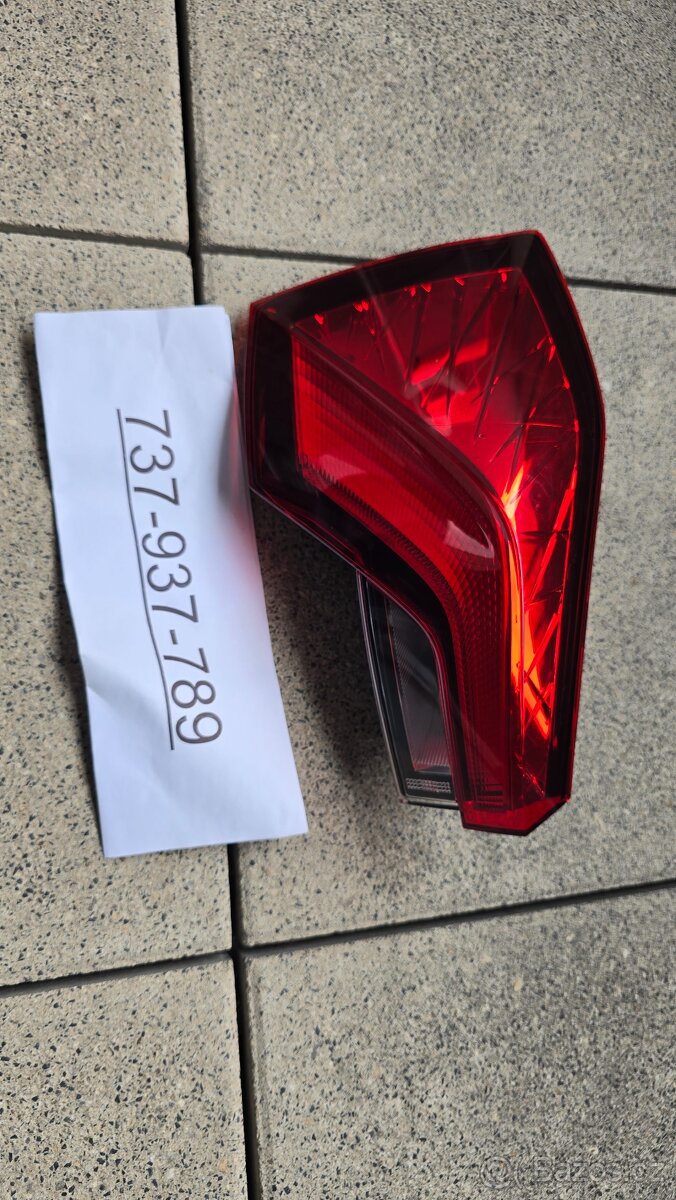 Levý zadní světlomet škoda kamiq 658945095