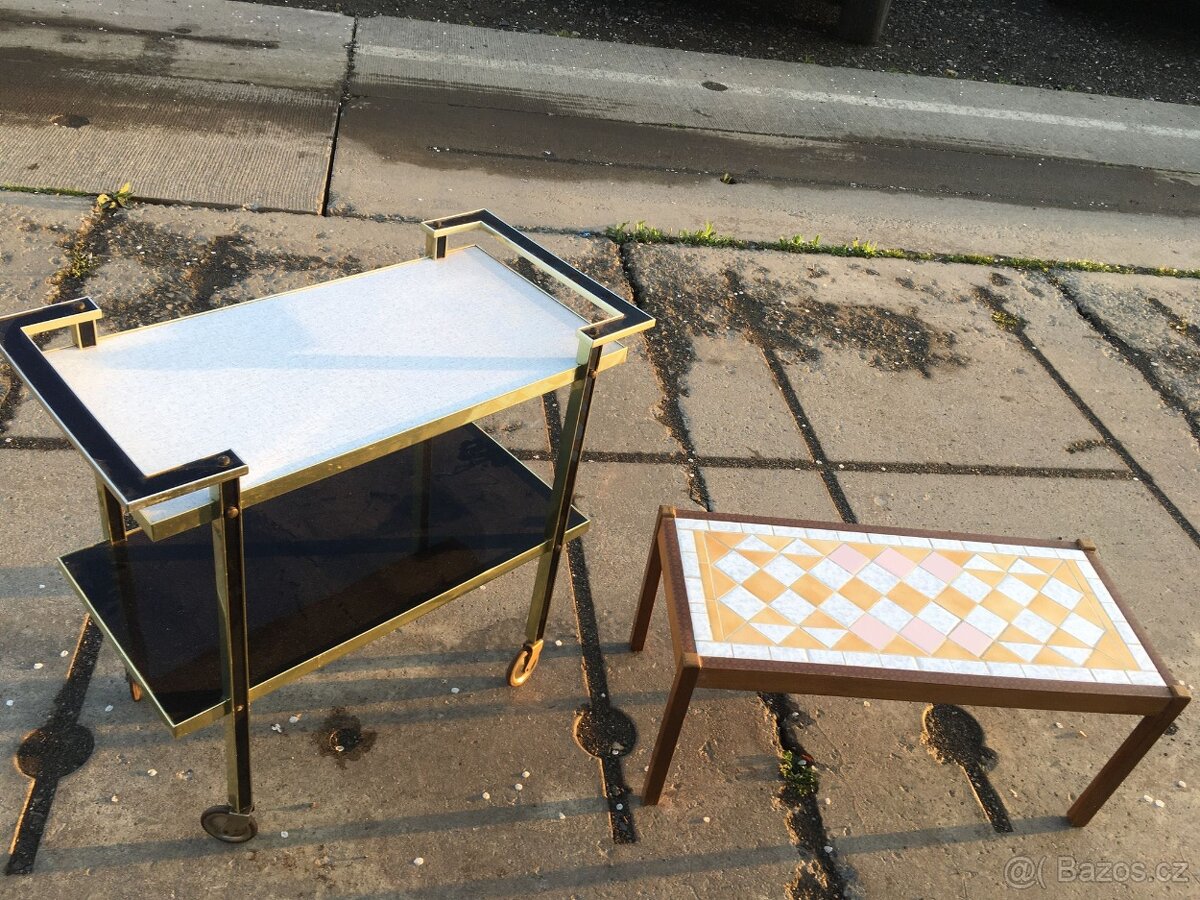 retro servirovaci stolek.