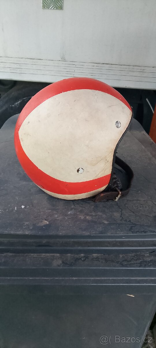 Helma na motorku retro