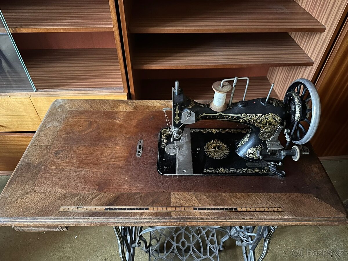 Šicí stroj ROYAL