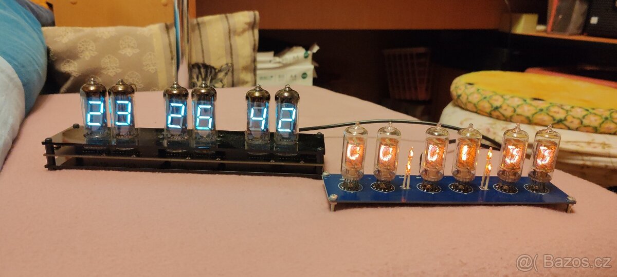 2x digitronové, itronové hodiny